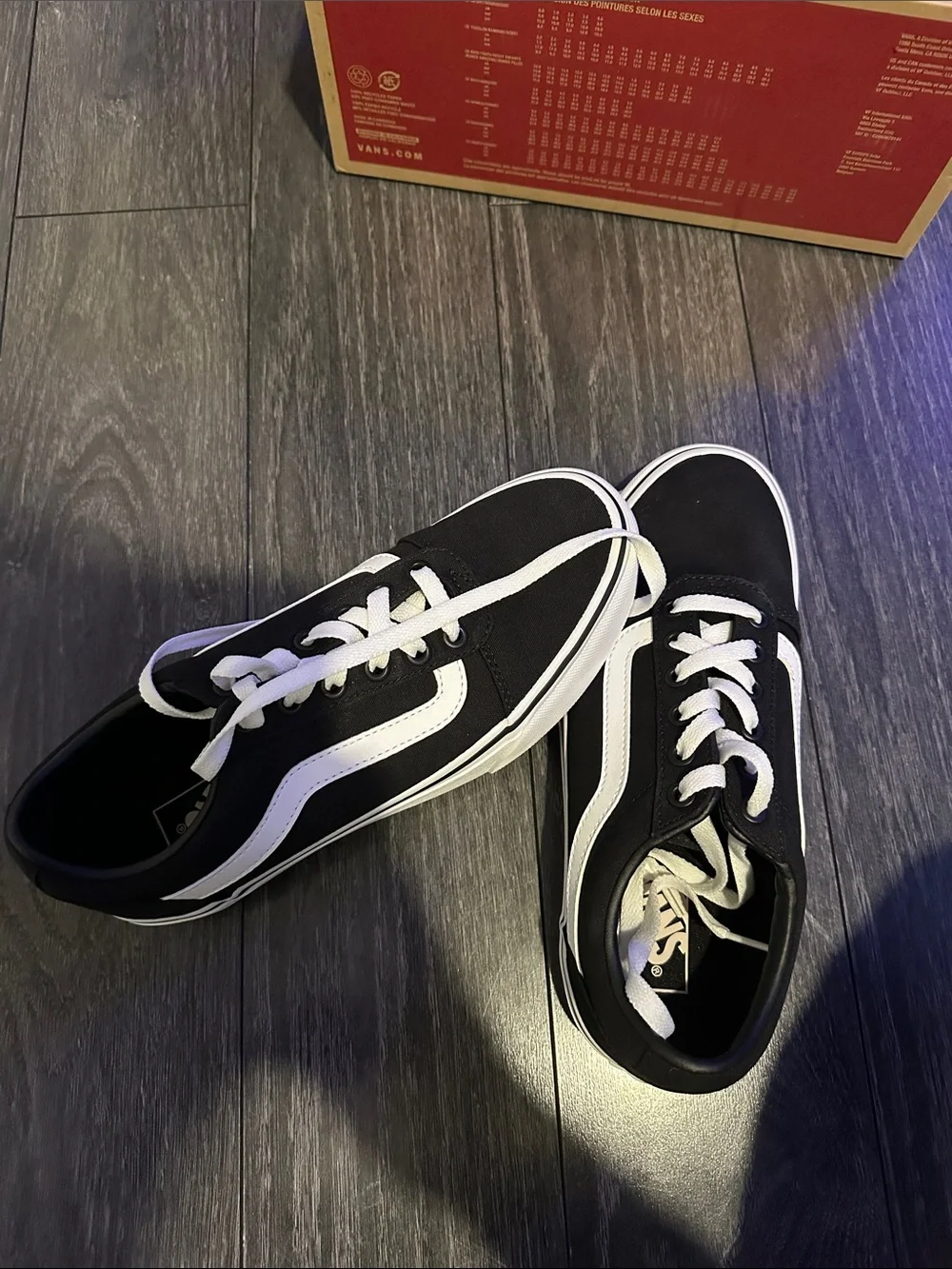 Brand New Vans Women’s Black and White Old Skool Low-Top Sneakers